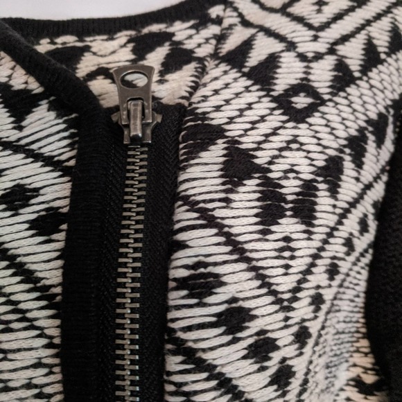 Lucky Brand Black & White Geometric Aztec print Cardigan Sweater. Size Large. - Picture 4 of 16